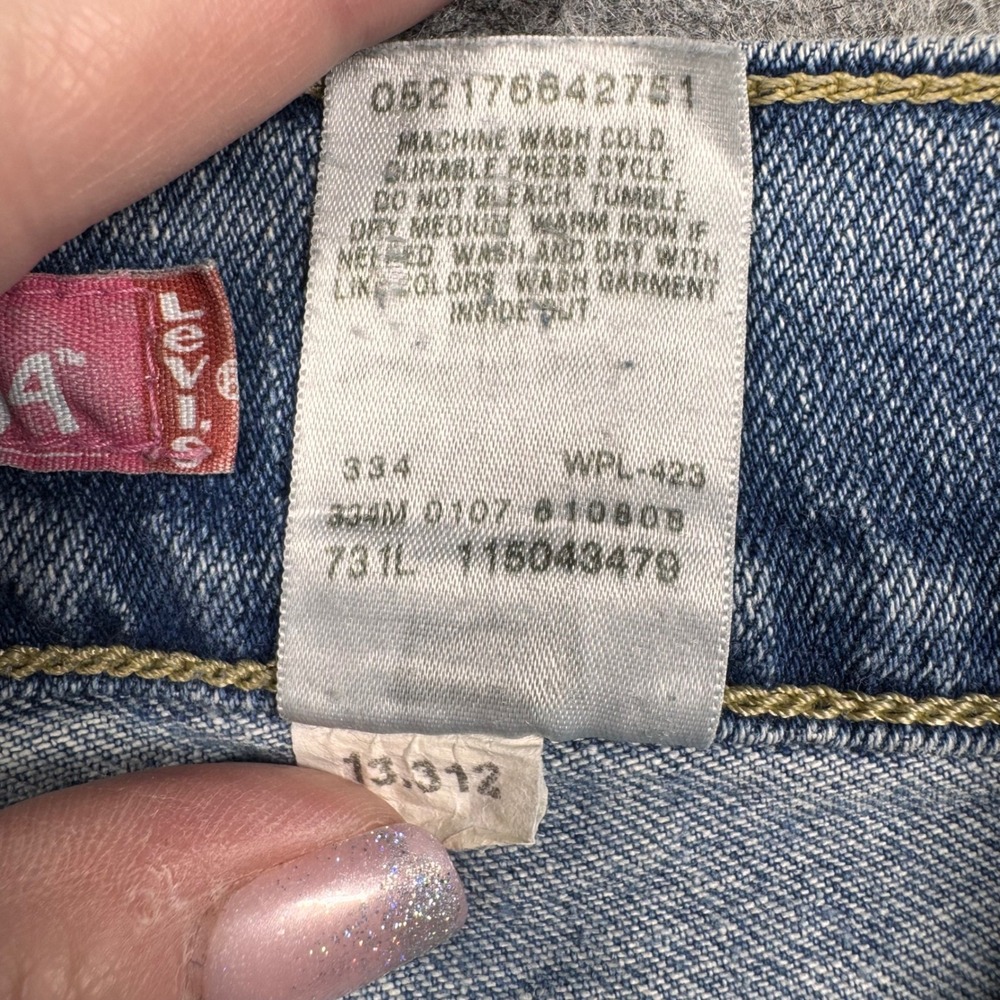 Levis 504 Slouch Straight Denim Shorts Medium Wash Cut Off Frayed Hem Size 7M JR - Picture 9 of 10